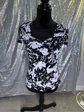 Vintage Hawaiian Floral Tee 🖤